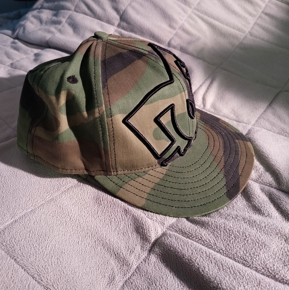 DC FITTED HAT 7 1/4 - Picture 4 of 8